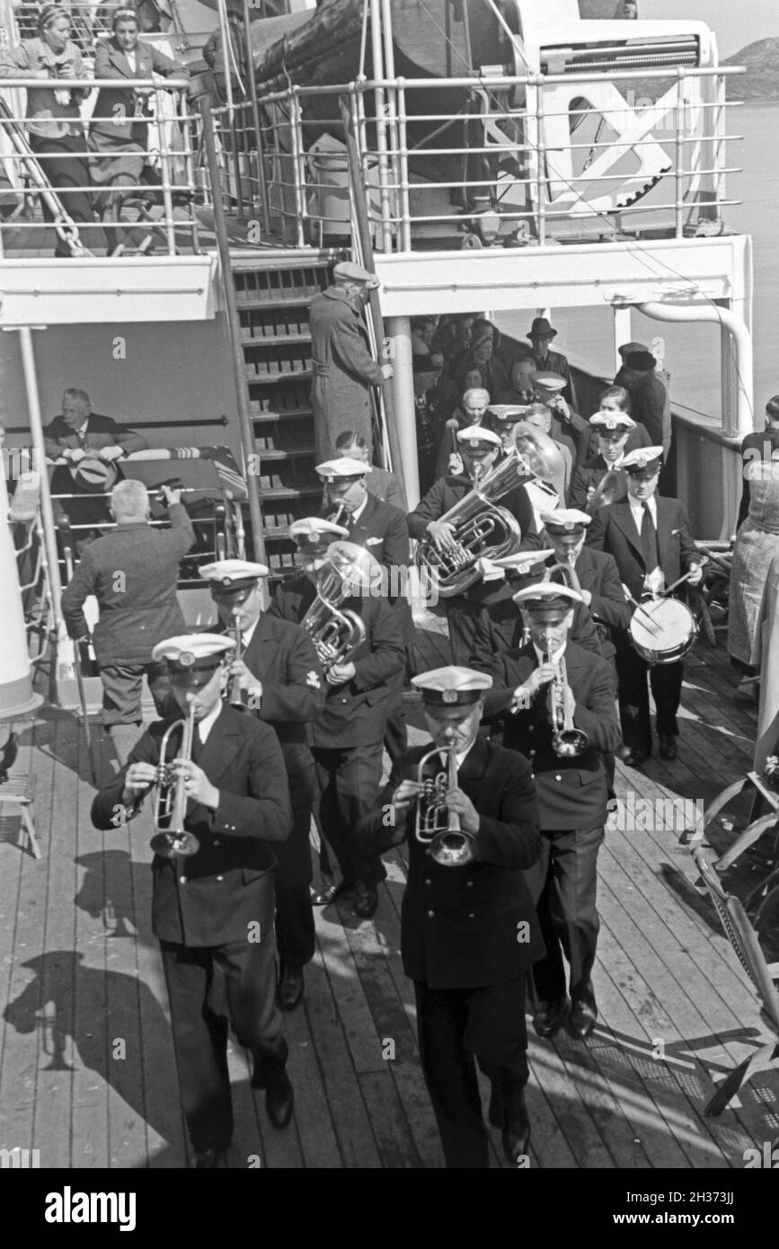 KdF Nordlandfahrt Passagiere auf der nach Norwegen mit dem Schiff Wilhelm Gustloff', '1930er Jahre Deutschland. Passager de la croisière vers la Norvège avec le KdF navire 'Wilhelm Gustloff', Allemagne 1930. Banque D'Images