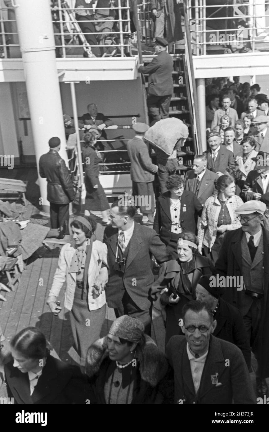 KdF Nordlandfahrt Passagiere auf der nach Norwegen mit dem Schiff Wilhelm Gustloff', '1930er Jahre Deutschland. Passager de la croisière vers la Norvège avec le KdF navire 'Wilhelm Gustloff', Allemagne 1930. Banque D'Images
