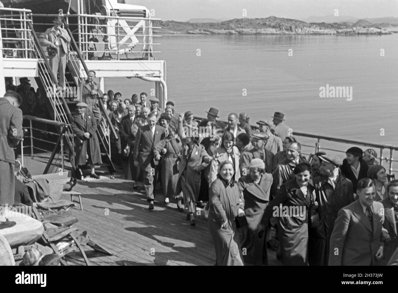 KdF Nordlandfahrt Passagiere auf der nach Norwegen mit dem Schiff Wilhelm Gustloff', '1930er Jahre Deutschland. Passager de la croisière vers la Norvège avec le KdF navire 'Wilhelm Gustloff', Allemagne 1930. Banque D'Images