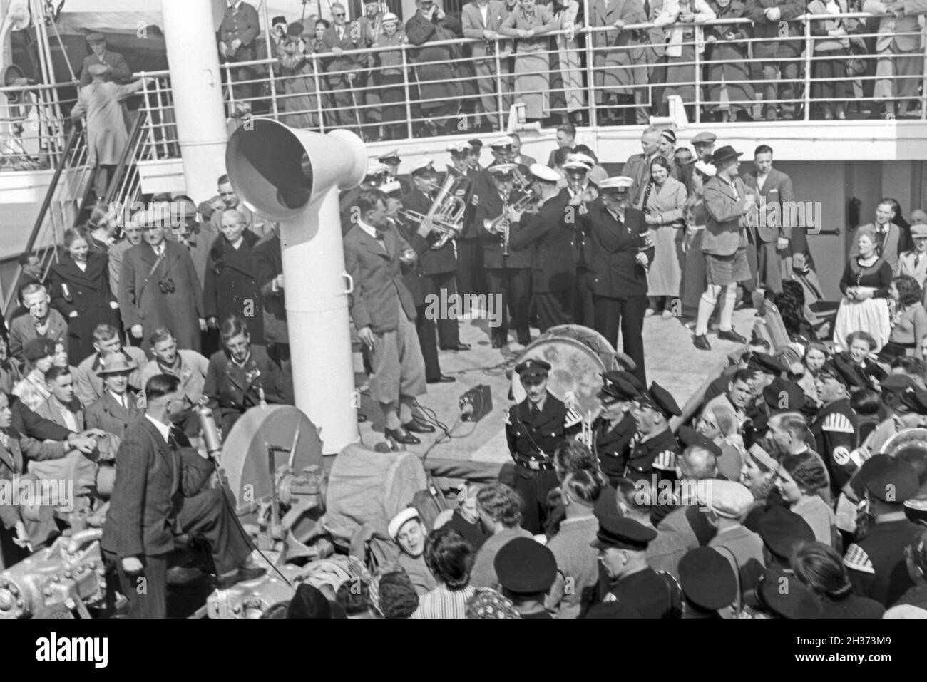 KdF Nordlandfahrt Passagiere auf der nach Norwegen mit dem Schiff Wilhelm Gustloff', '1930er Jahre Deutschland. Passager de la croisière vers la Norvège avec le KdF navire 'Wilhelm Gustloff', Allemagne 1930. Banque D'Images