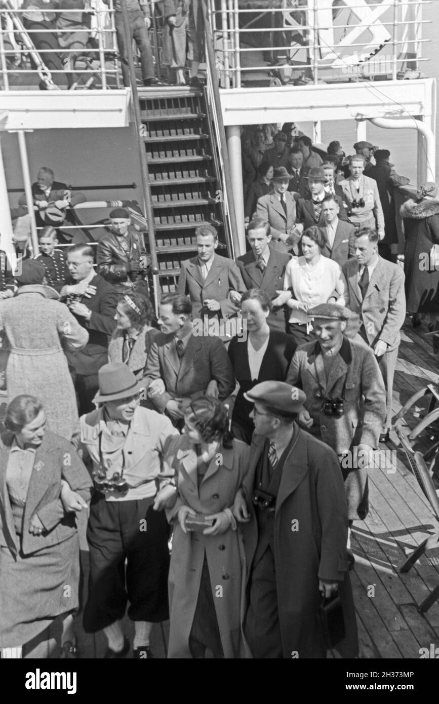KdF Nordlandfahrt Passagiere auf der nach Norwegen mit dem Schiff Wilhelm Gustloff', '1930er Jahre Deutschland. Passager de la croisière vers la Norvège avec le KdF navire 'Wilhelm Gustloff', Allemagne 1930. Banque D'Images