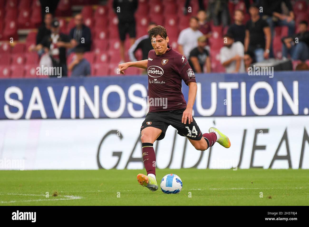 Francesco Di Tacchio de l'US Salerntana 1919 en action pendant la série Un match entre l'US Salerntana 1919 et le FC Empoli au Stadio Arechi, Salerno, IT Banque D'Images