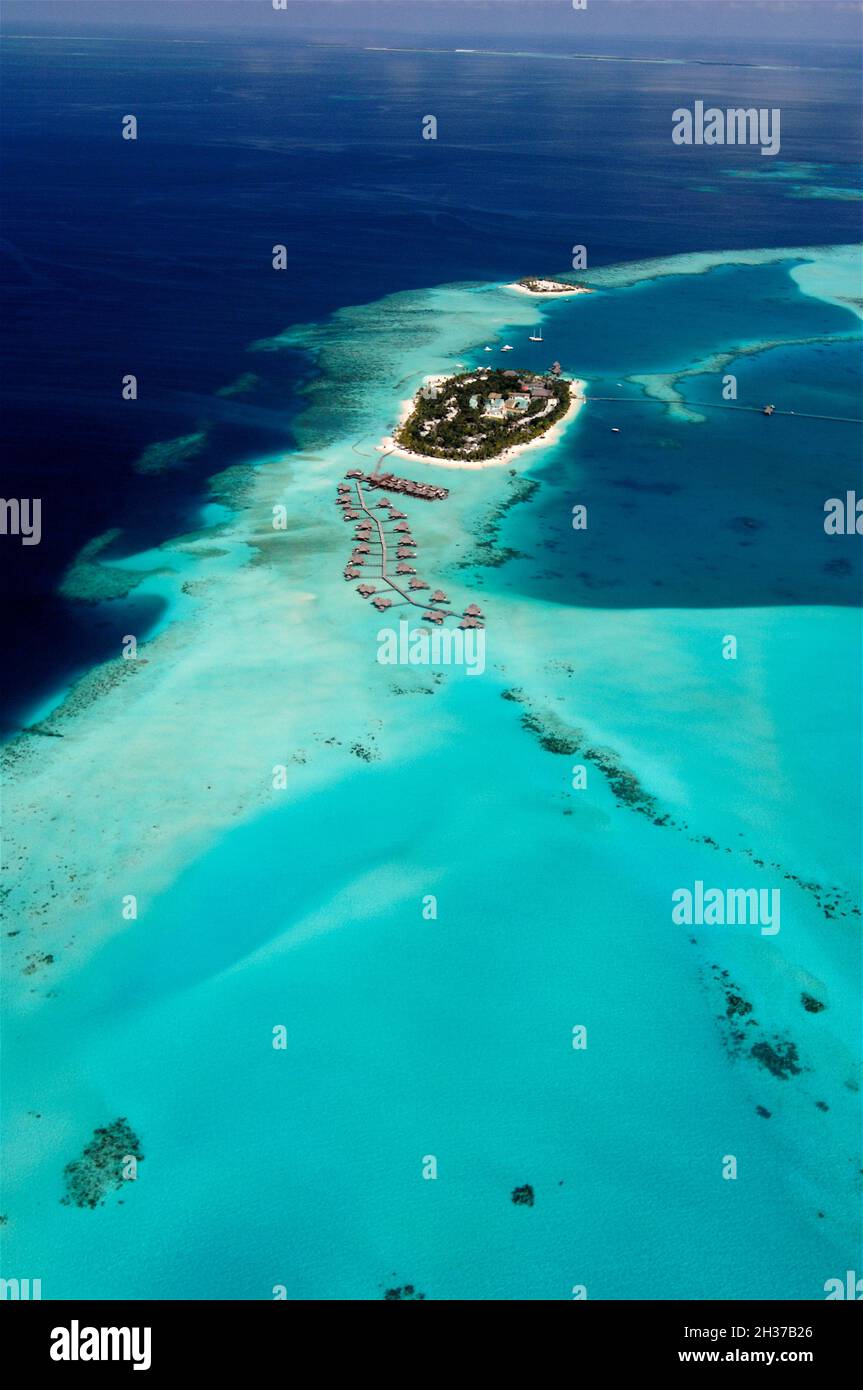 MALDIVES, SOUTH ARI ATOLL, RANGALI ISLAND, CONRAD HOTEL RESORT & SPA, VUE SUR L'AERAL Banque D'Images