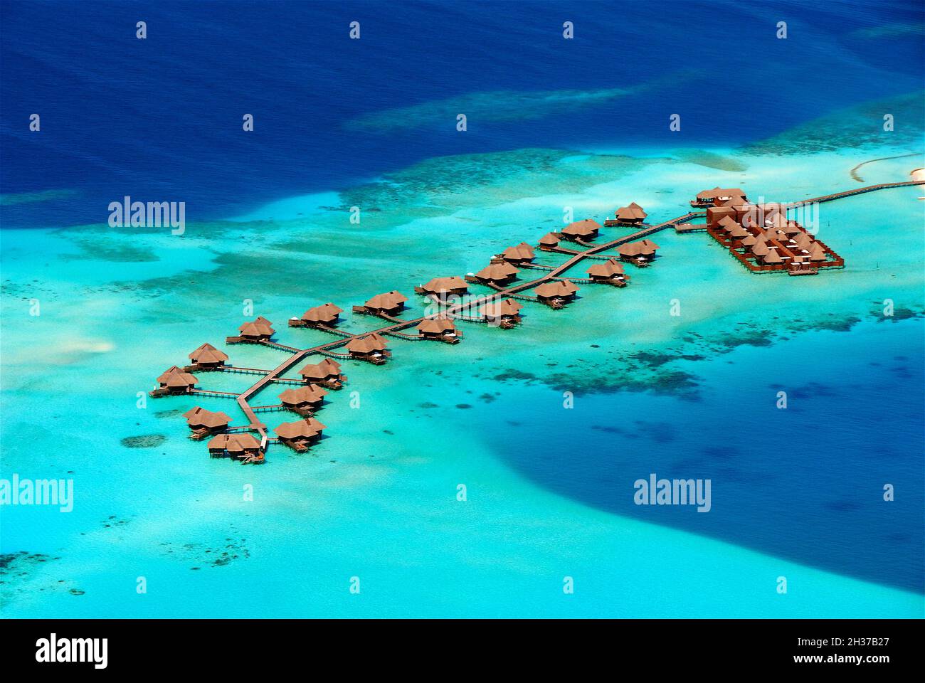 MALDIVES, SOUTH ARI ATOLL, RANGALI ISLAND, CONRAD HOTEL RESORT & SPA, VUE SUR L'AERAL Banque D'Images