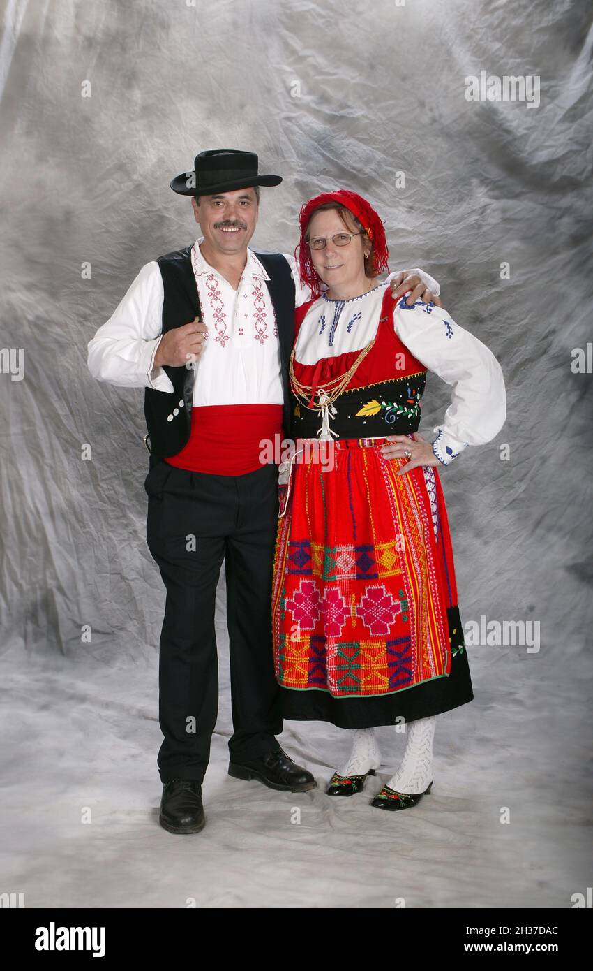 Portugal costumes portuguese man woman Banque de photographies et d'images  à haute résolution - Alamy