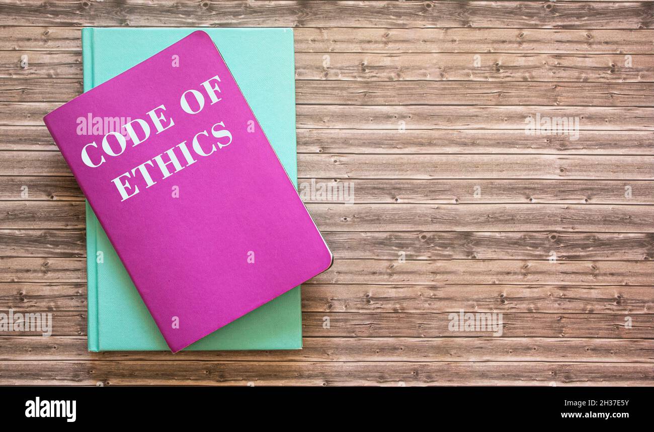 Code d'éthique - le texte est écrit sur un bloc-notes qui se trouve sur une table en bois. Banque D'Images