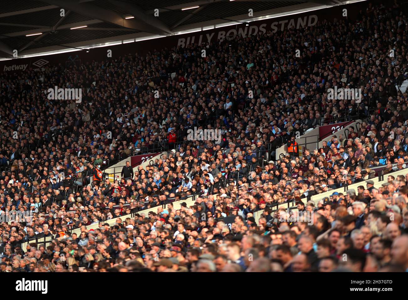 West Ham United fans - West Ham United v Tottenham Hotspur, Premier League, London Stadium, Londres, Royaume-Uni - 24 octobre 2021 usage éditorial uniquement - restrictions DataCo applicables Banque D'Images