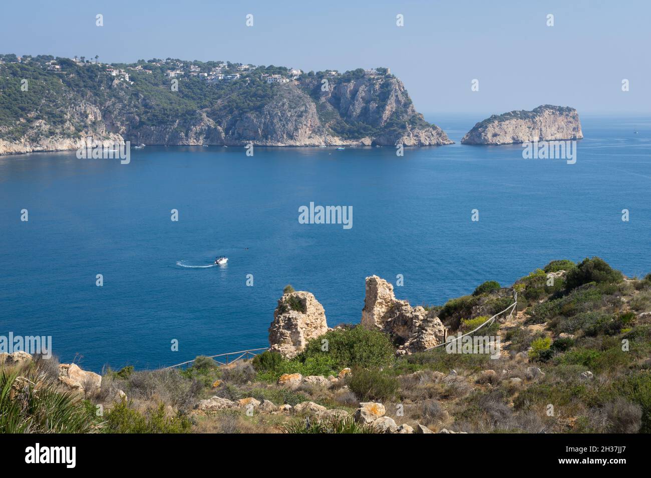 Ruine pittoresque d'un château historique sur la côte méditerranéenne en Espagne Banque D'Images