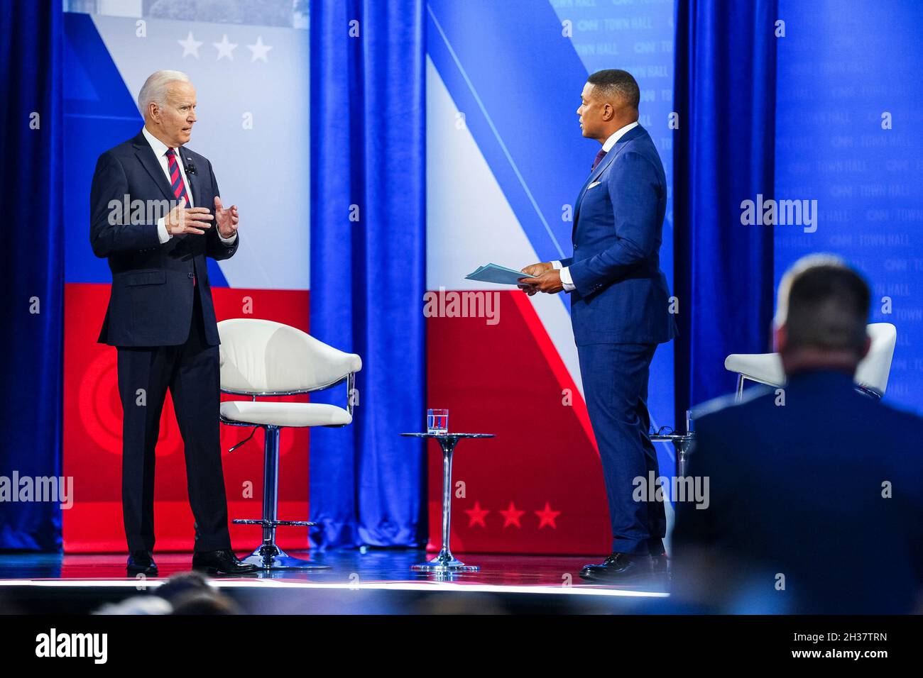 Cincinnati, États-Unis d'Amérique.21 juillet 2021.Joe Biden, président des États-Unis, lors d'un événement à l'hôtel de ville de CNN avec le modérateur Don Lemon, à droite, à l'université Mount St. Joseph, le 21 juillet 2021 à Cincinnati, Ohio.Crédit : Adam Schultz/White House photo/Alay Live News Banque D'Images