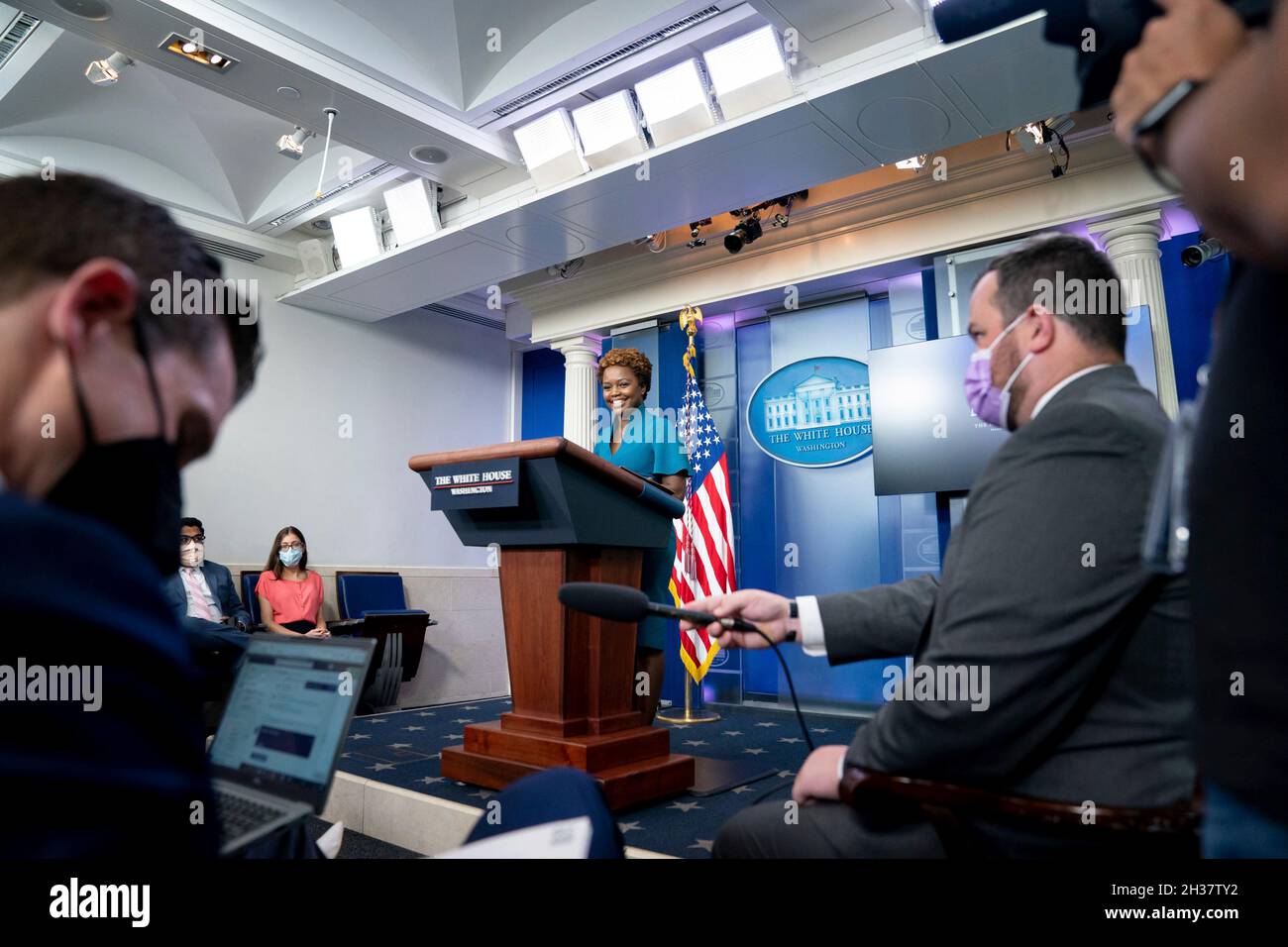 Washington, États-Unis d'Amérique.30 juillet 2021.Secrétaire de presse principale adjointe de la Maison Blanche Karine Jean-Pierre lors de la réunion de presse quotidienne dans la salle d'information James Brady à la Maison Blanche, le 30 juillet 2021 à Washington, D.C. crédit: Erin Scott/White House photo/Alay Live News Banque D'Images