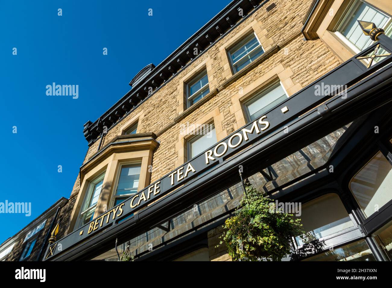 The Famous Betty's Tea Rooms, Harrogate, Yorkshire, Royaume-Uni 2021 Banque D'Images