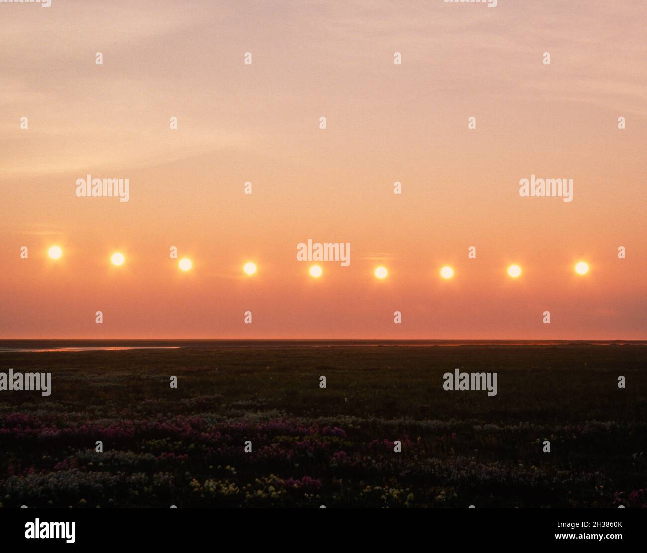 Amérique du Nord; États-Unis; Alaska; Beaufort Sea Coast; Midnight Sun;Jour le plus long de l'année ; exposition temporelle. Banque D'Images