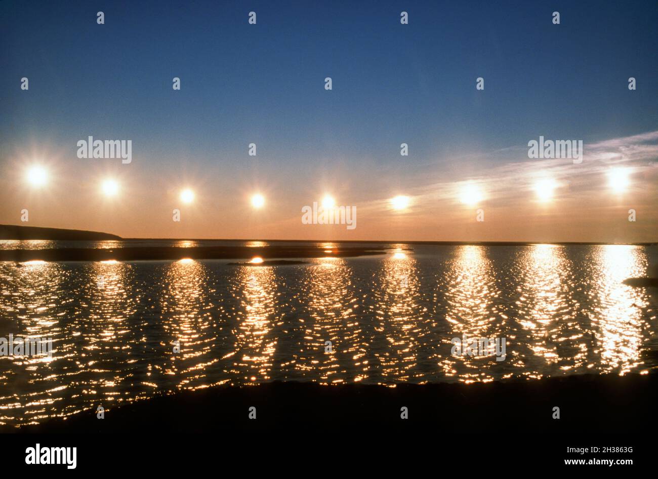 Amérique du Nord; États-Unis; Alaska; montagnes Brooks Range; Réserve faunique nationale de l'Arctique; mer de Beaufort, soleil de minuit Banque D'Images