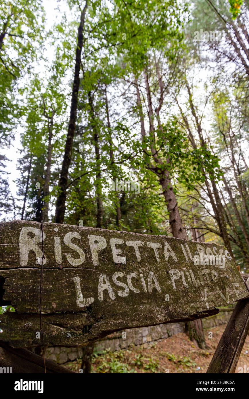 Respecter la forêt la laisser propre Monte Faito Campania Italie Banque D'Images