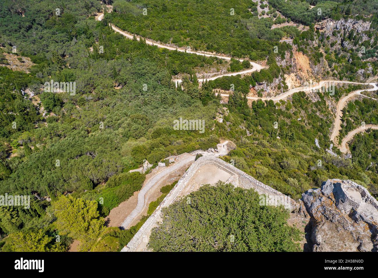 Vue aérienne sur le parc des rochers de Chloes et Palaiokastritsa depuis Angélocastro.Angelokastro ou Château des Anges est un château byzantin, Corfou. Banque D'Images