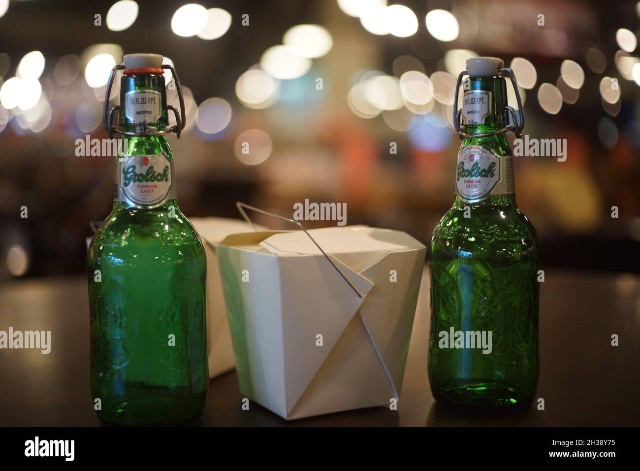 KANSAS CITY, ÉTATS-UNIS - 30 avril 2015 : les bouteilles de bière Grolsch et le restaurant chinois Lockout à emporter, Kansas City, États-Unis Banque D'Images