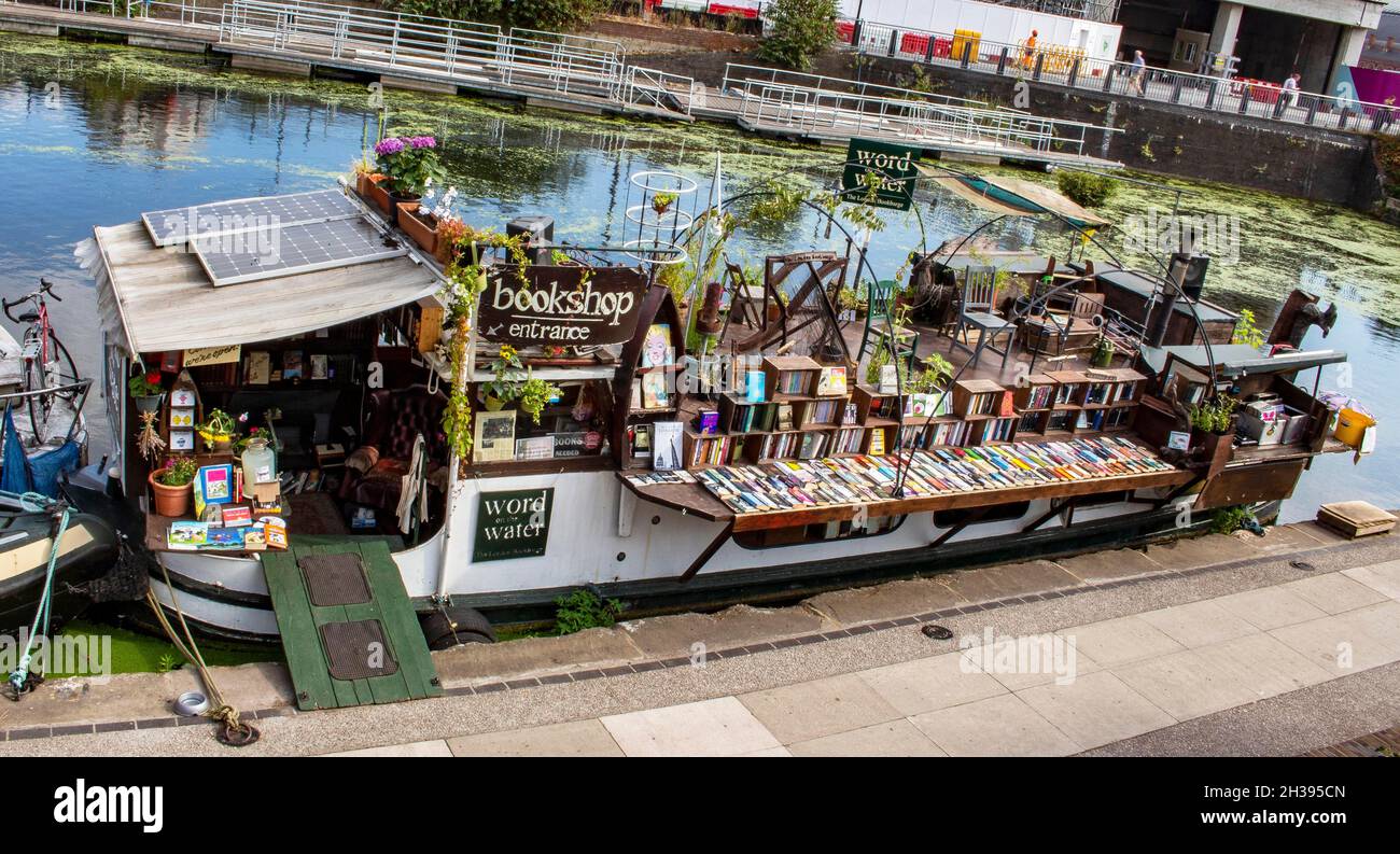 Librairie Word on the Water, Regent's Canal Towpath, Kings Cross, Londres Banque D'Images