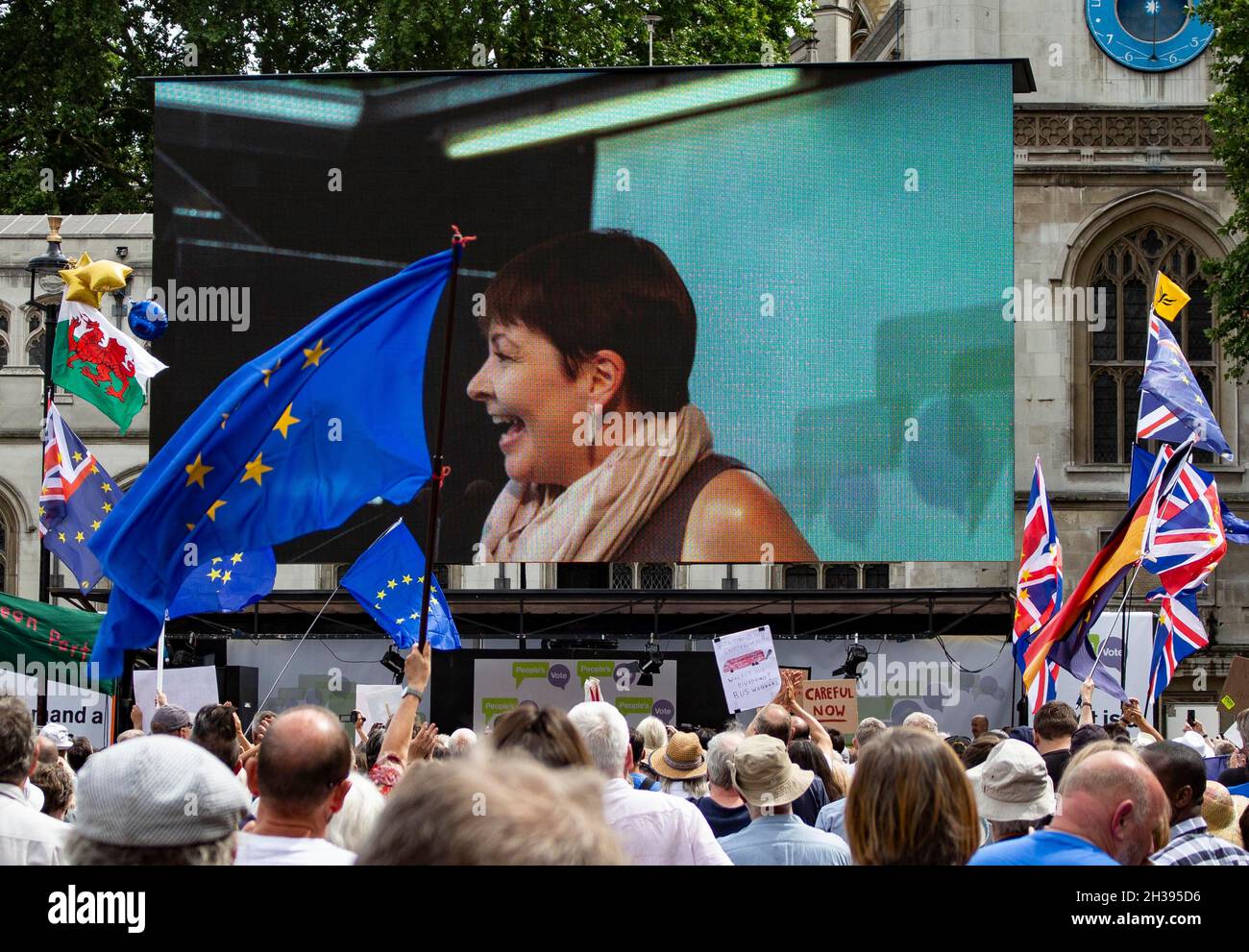 Caroline Lucas, députée, parle au vote des peuples, foule de mars sur la place du Parlement - Londres - juin 2018 Banque D'Images