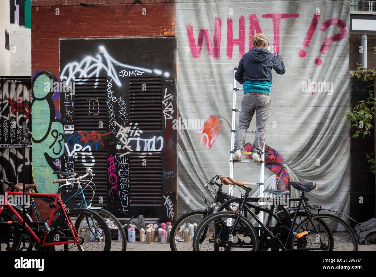 Un artiste de rue au travail à Shoredith, dans l'est de Londres Banque D'Images