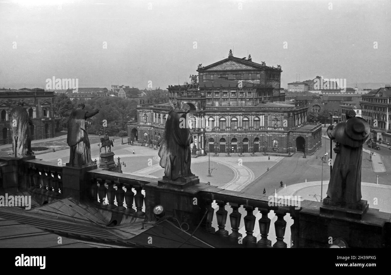 Die Semperoper à Dresde, Allemagne 1930er Jahre. À Dresde, Allemagne des années 1930. Banque D'Images