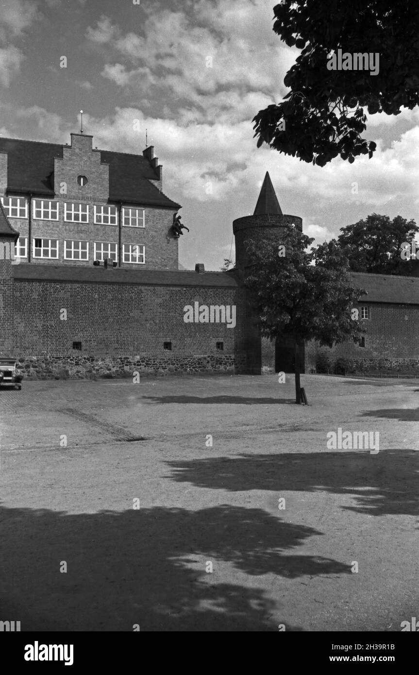 Spaziergang urch Cottbus, Deutschland 1930er Jahre.En vous promenant dans la ville de Cottbus, Allemagne des années 1930. Banque D'Images