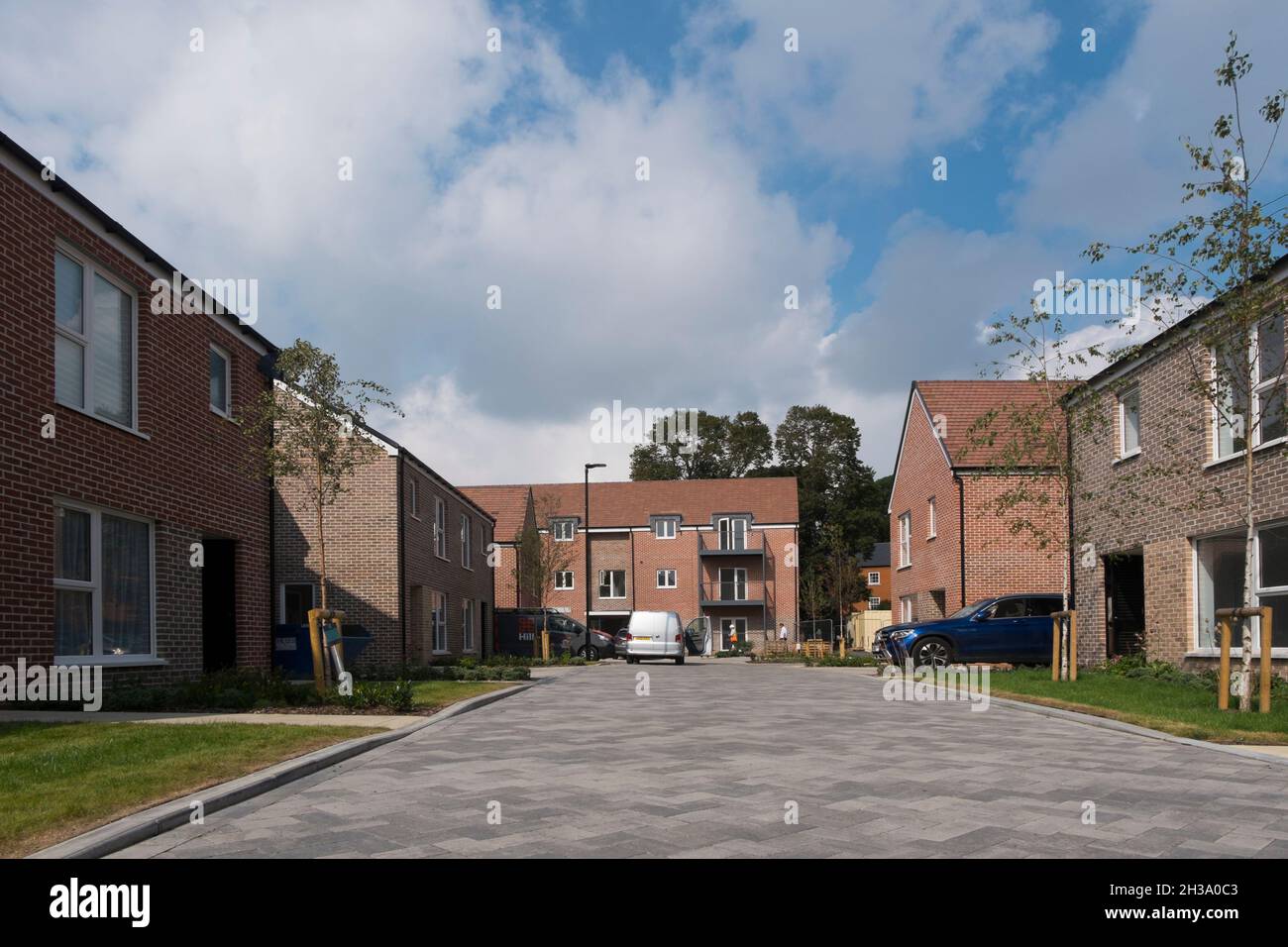 De nouvelles maisons et des appartements sont en cours d'achèvement à Joseph Lancaster Lane à Keepers Green, le nouveau développement dans le nord de Chichester, West Sussex, Angleterre, Royaume-Uni. Banque D'Images
