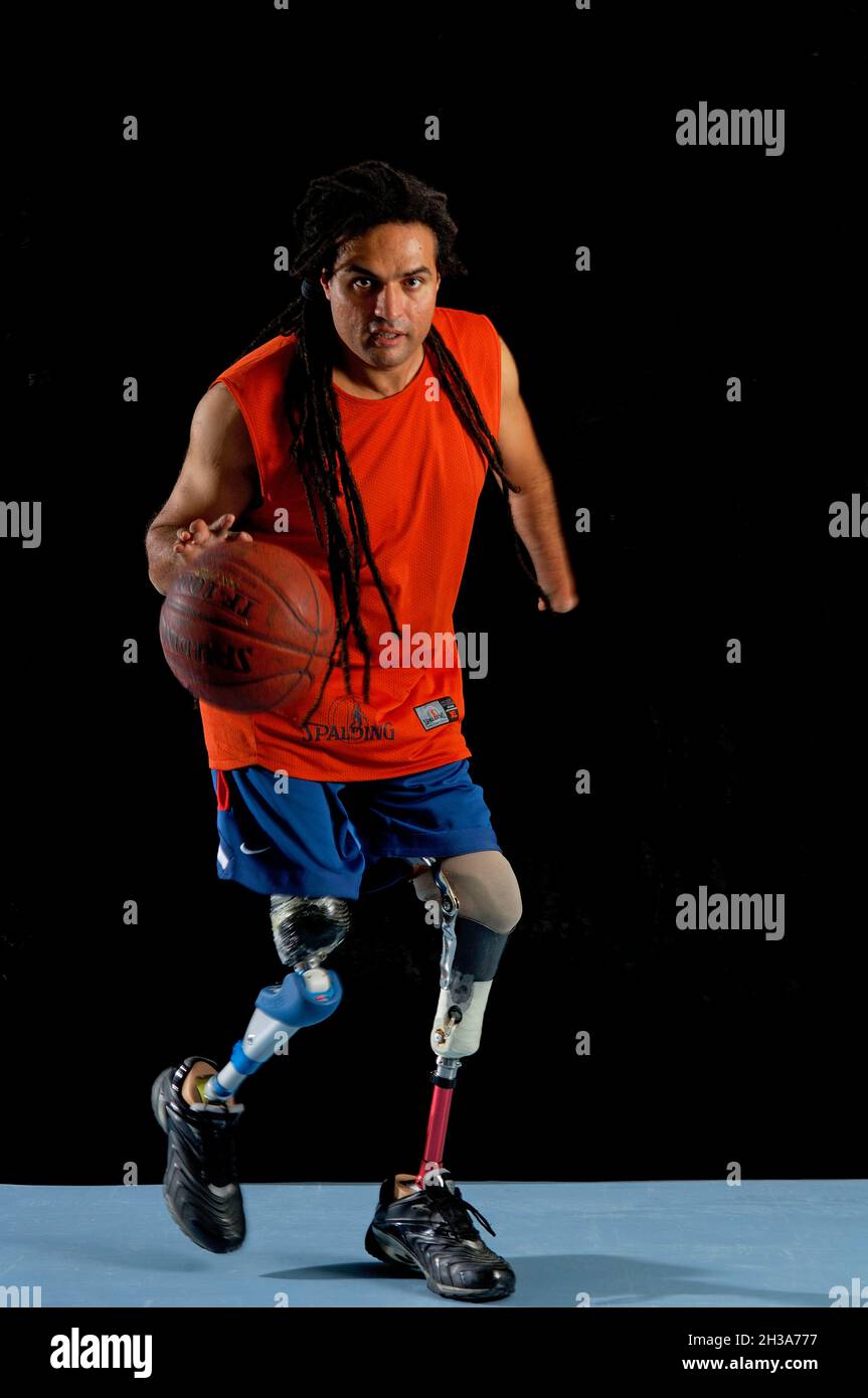 FRANCE.MEMBRE DE L'ÉQUIPE FRANÇAISE DE BASKETBALL EN FAUTEUIL ROULANT