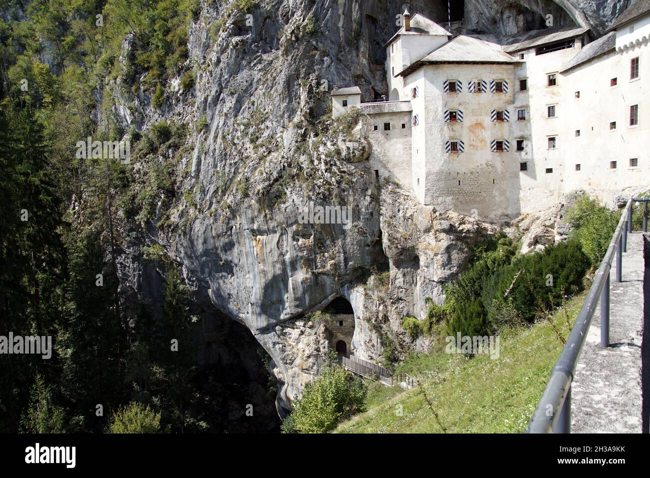 Château de Predjama, Grad Predjama construit dans une grotte à l'embouchure près de Postojna.Château Renaissance, Slovénie, septembre. Banque D'Images