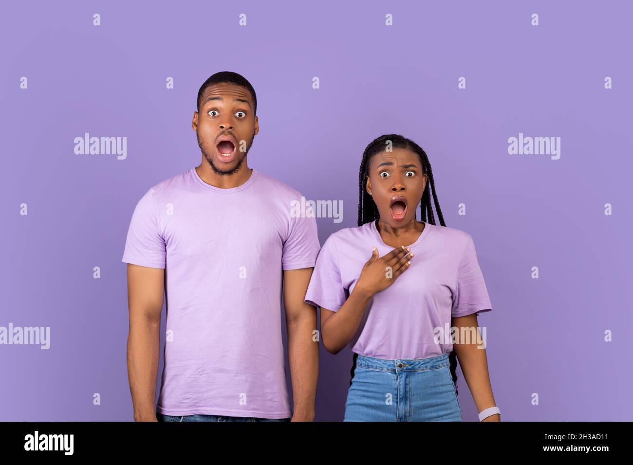 Peur couple afro-américain regardant la caméra Banque D'Images