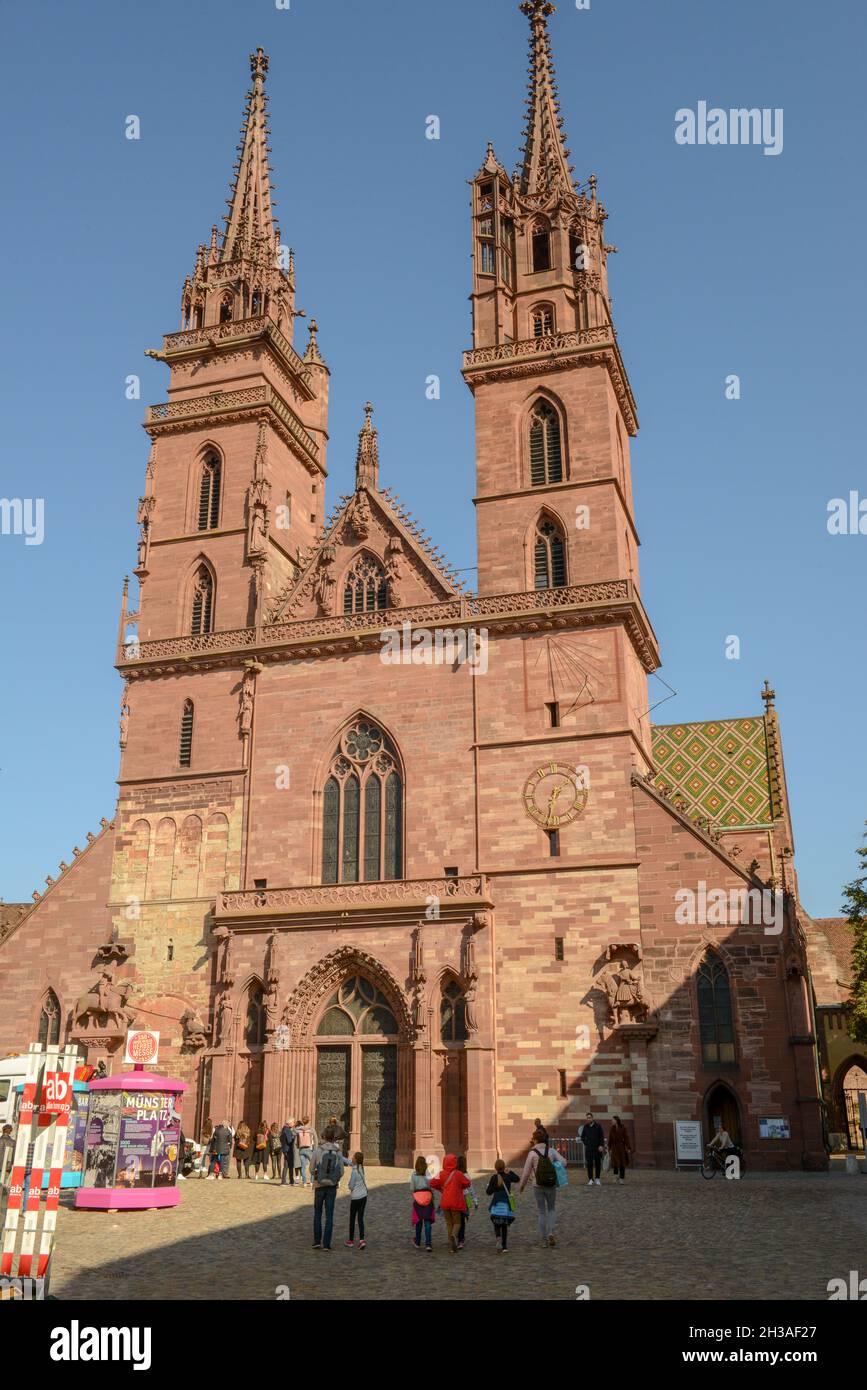 Bâle, Suisse - 17 Oktober 2021: Vue sur la cathédrale de Bâle sur la Suisse Banque D'Images