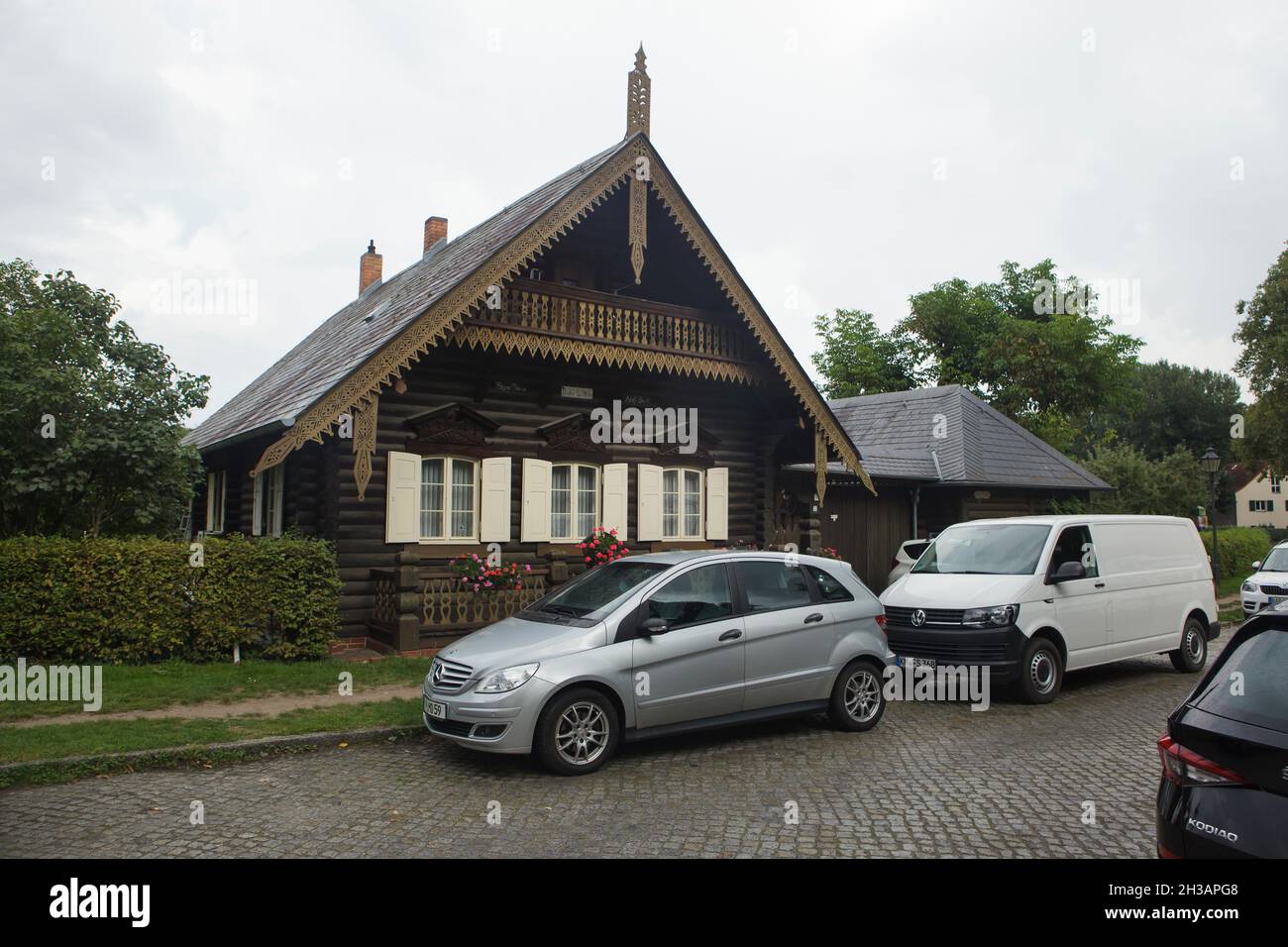 Une des maisons en bois russes traditionnelles de la colonie russe Alexandrowka (Russische Kolonie Alexandrowka) à Potsdam, en Allemagne. Banque D'Images