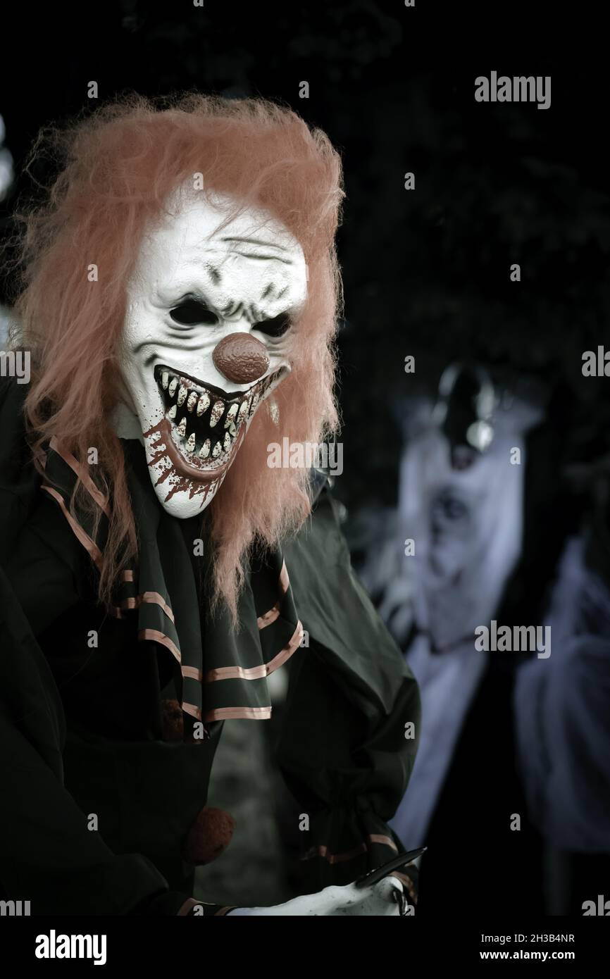 Décoration de clown effrayante la nuit pendant Halloween Banque D'Images