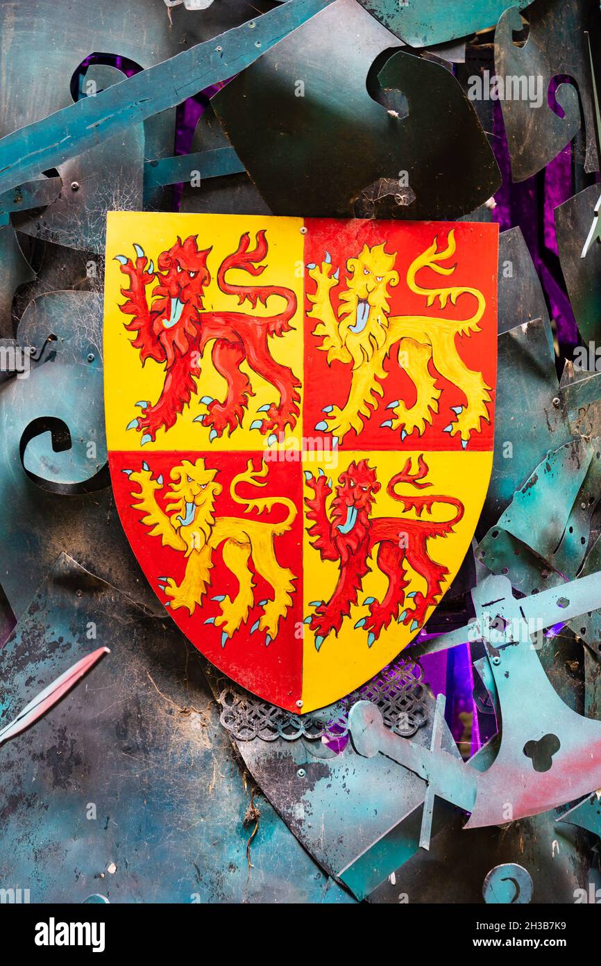 Armoiries d'Owain Glyndwr sur un bouclier avec armure.Exposition au château de Conwy, Conwy, Clwyd, pays de Galles Banque D'Images