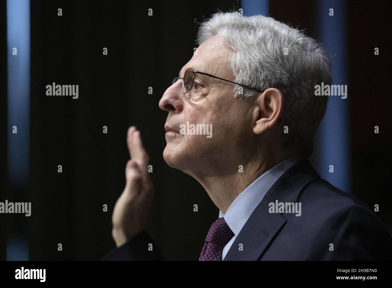 Washington, États-Unis.27 octobre 2021.Le procureur général des États-Unis, Merrick Garland, a prêté serment pour témoigner devant une audience de la Commission judiciaire du Sénat examinant le ministère de la Justice à Capitol Hill, Washington, DC, le mercredi 27 octobre 2021.Photo de piscine par Tom Brenner/UPI crédit: UPI/Alay Live News Banque D'Images