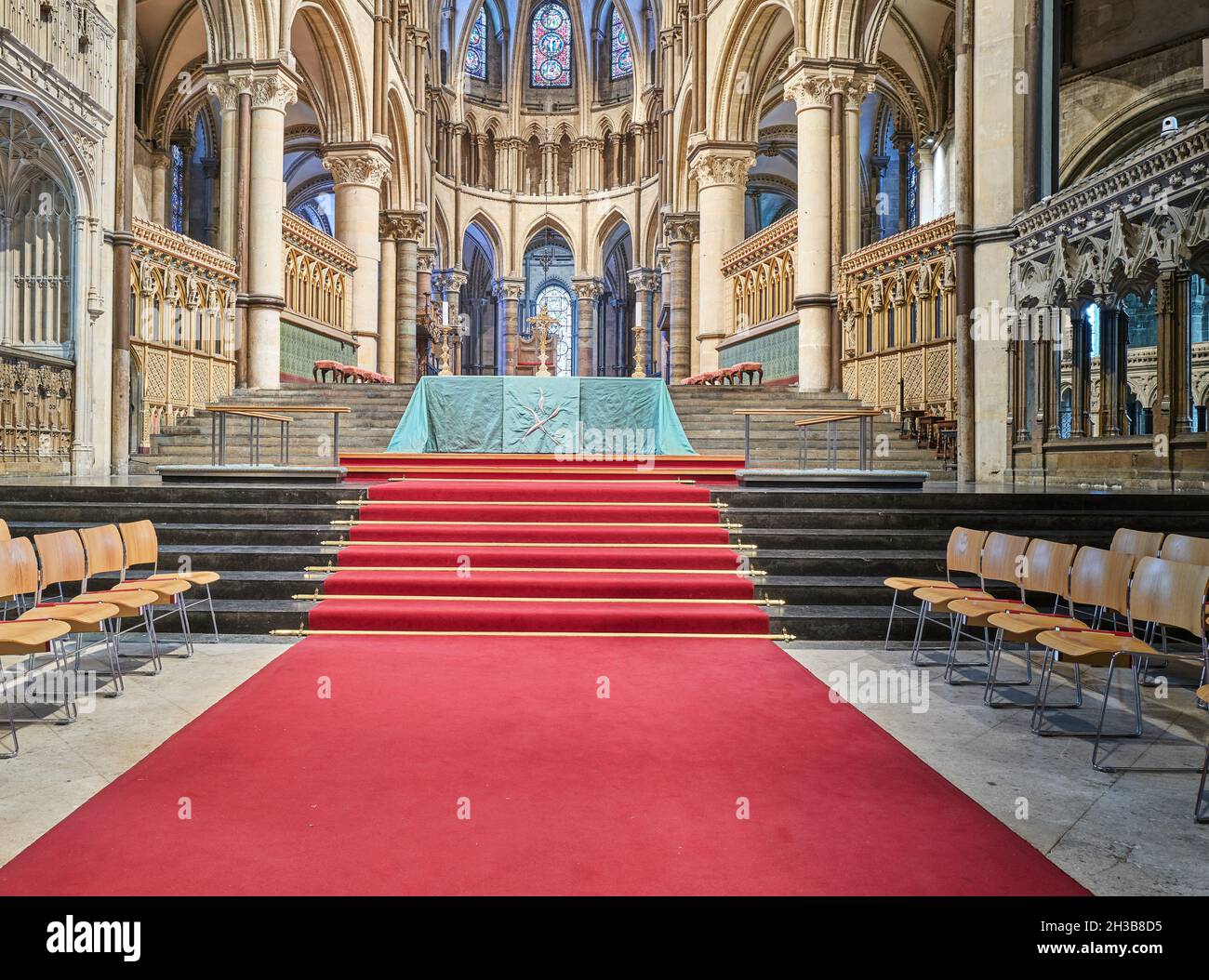 Tapis rouge dans la chorale de la cathédrale de Canterbury, Angleterre, octobre 2021. Banque D'Images