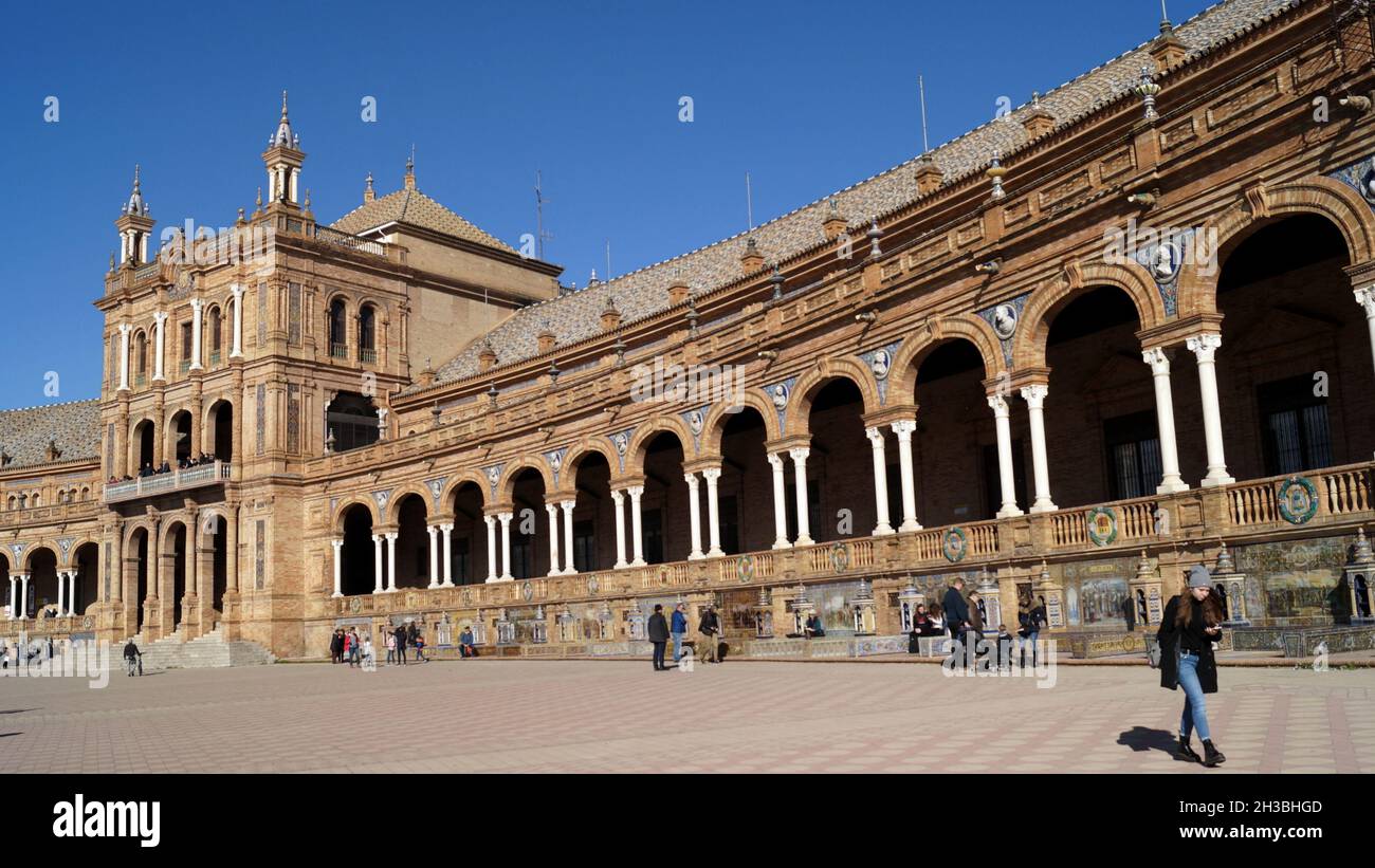 Colonnade du sud et bâtiment de l'ancien général de Captaincy, place de l'Espagne, construit en 1928 pour l'exposition ibéro-américaine de 1929, Séville Banque D'Images