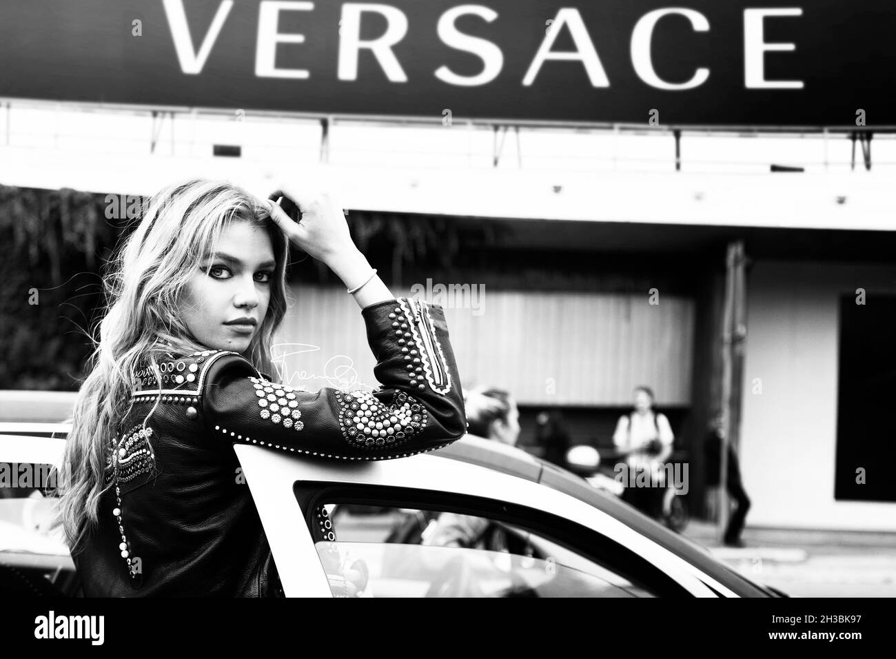 Super modèle Stella Maxwell pour le défilé de mode Versace à Milan, Italie 2016 Banque D'Images