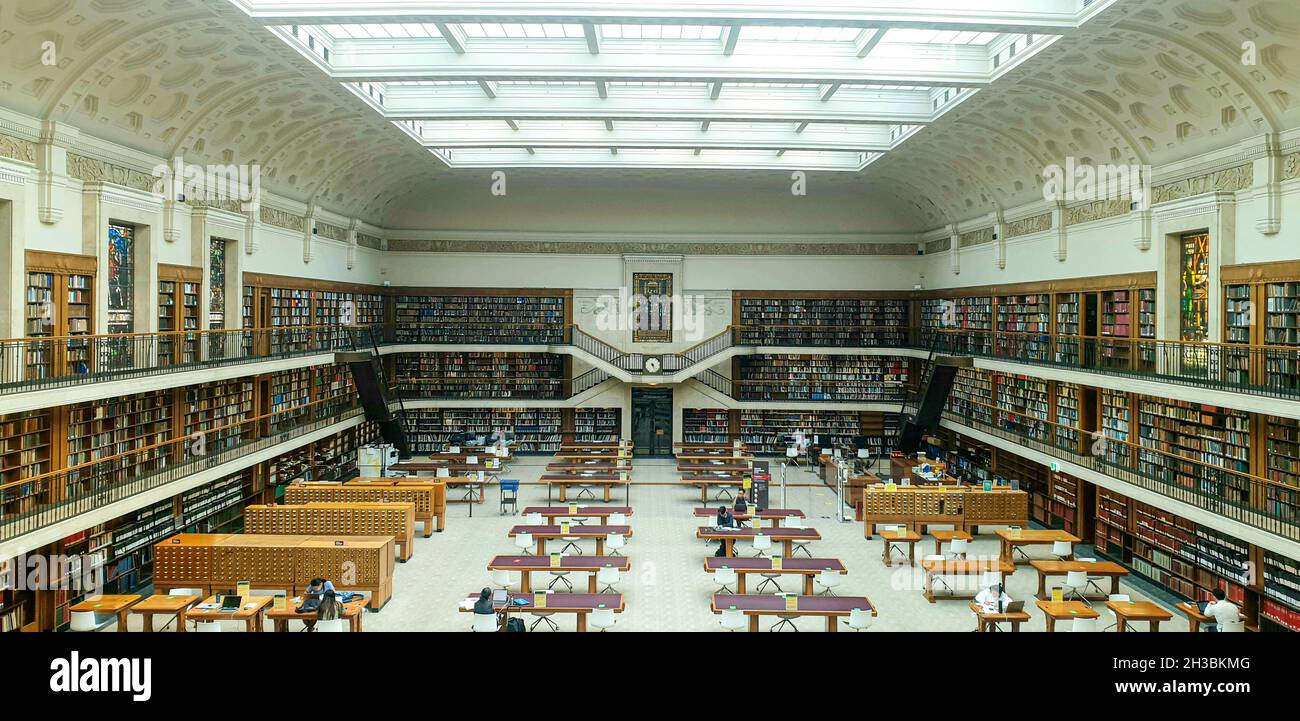 SYDNEY, AUSTRALIE - 17 septembre 2021 : salle d'étude intérieure de la bibliothèque publique de NSW à Sydney, Australie Banque D'Images