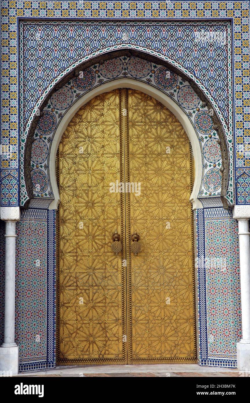 La porte traditionnelle et artisanale du Maroc Photo Stock - Alamy