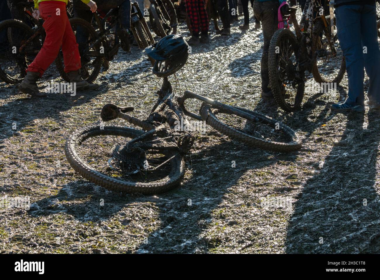 VTT boueux, Enduro World Series (EWS) Tweed Valley, Innerleithen, Écosse, Royaume-Uni Banque D'Images