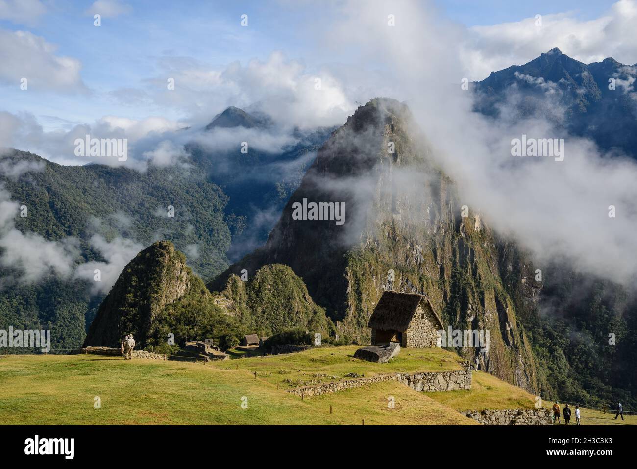 Le sommet de la montagne de Huayna Picchu à Machu Picchu, Cuzco, Pérou. Banque D'Images Le sommet de la montagne de Huayna Picchu à Machu Picchu, Cuzco, Pérou. Banque D'Images