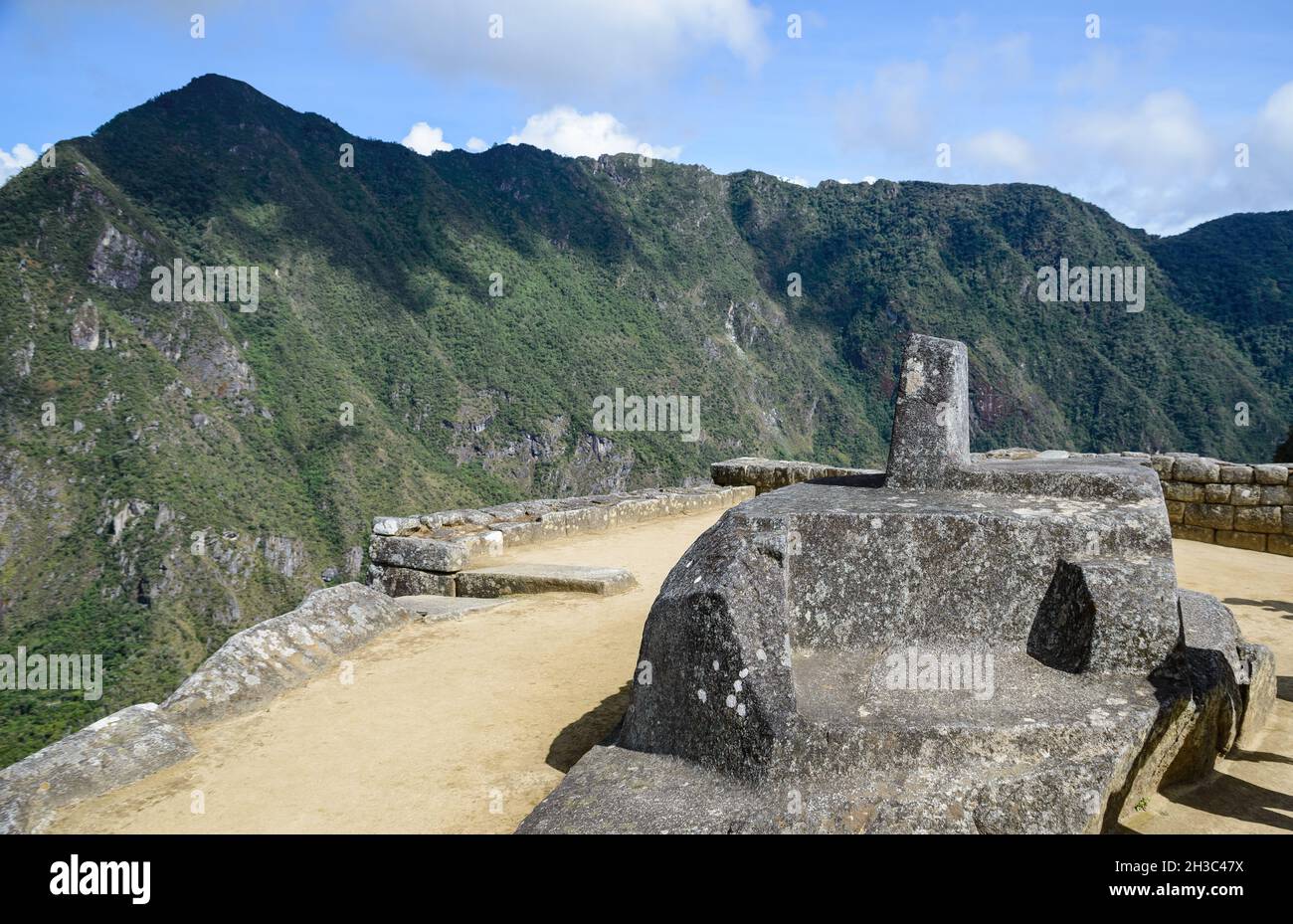 La pierre d'Intihuatana est une pierre rituelle alignée avec le soleil pendant le solstice d'hiver.Machu Picchu, Cuzco, Pérou. Banque D'Images La pierre d'Intihuatana est une pierre rituelle alignée avec le soleil pendant le solstice d'hiver.Machu Picchu, Cuzco, Pérou. Banque D'Images