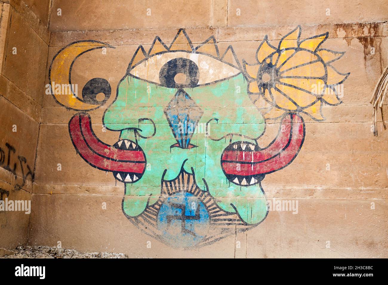 VARANASI, INDE - 25 OCTOBRE 2016 : fresque murale sur les marches du fleuve Ghats à Varanasi, Inde Banque D'Images