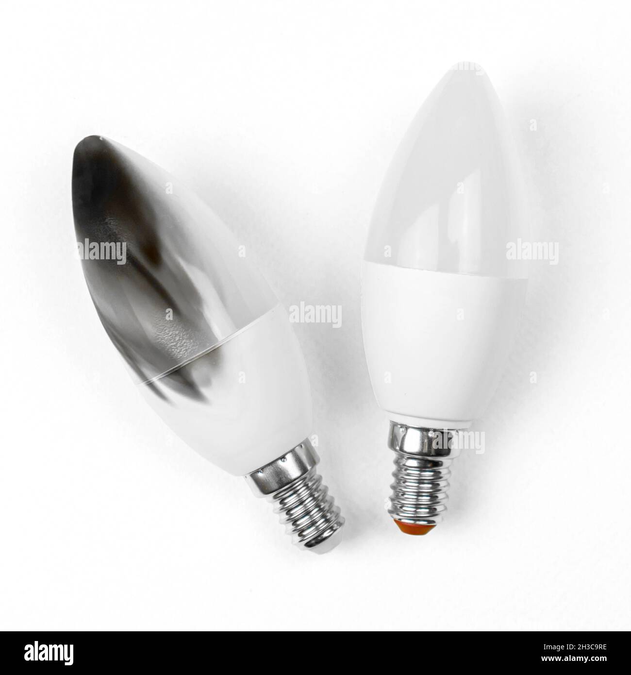 Sécurité domestique avec ampoule LED.Concept de courtcircuit
