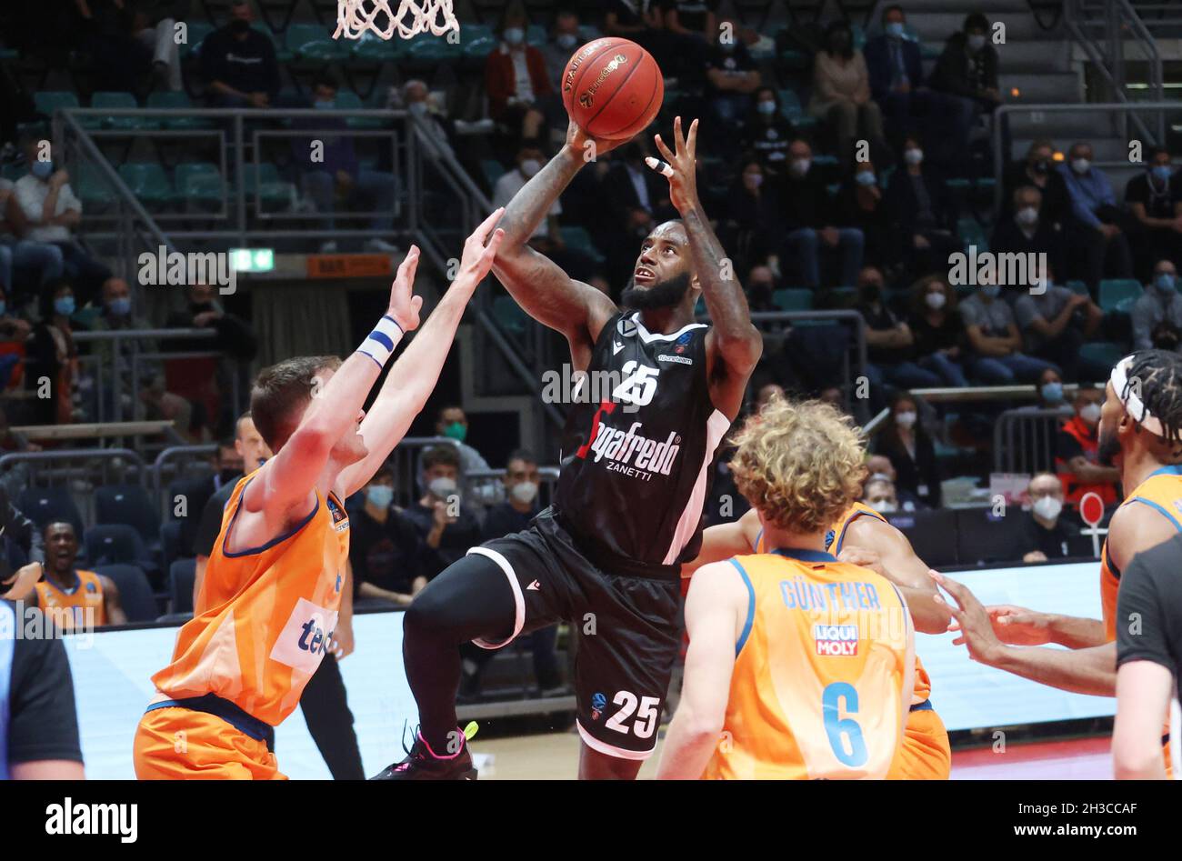 Bologne, Italie.27 octobre 2021.Jakarr Sampson (Segafredo Virtus Bologna) pendant le tournoi Eurocup match Segafredo Virtus vs Bologna.Ratiopharm Ulm au palais sportif de Paladozza - Bologne, 27 octobre 2021 crédit: Agence de photo indépendante/Alamy Live News Banque D'Images