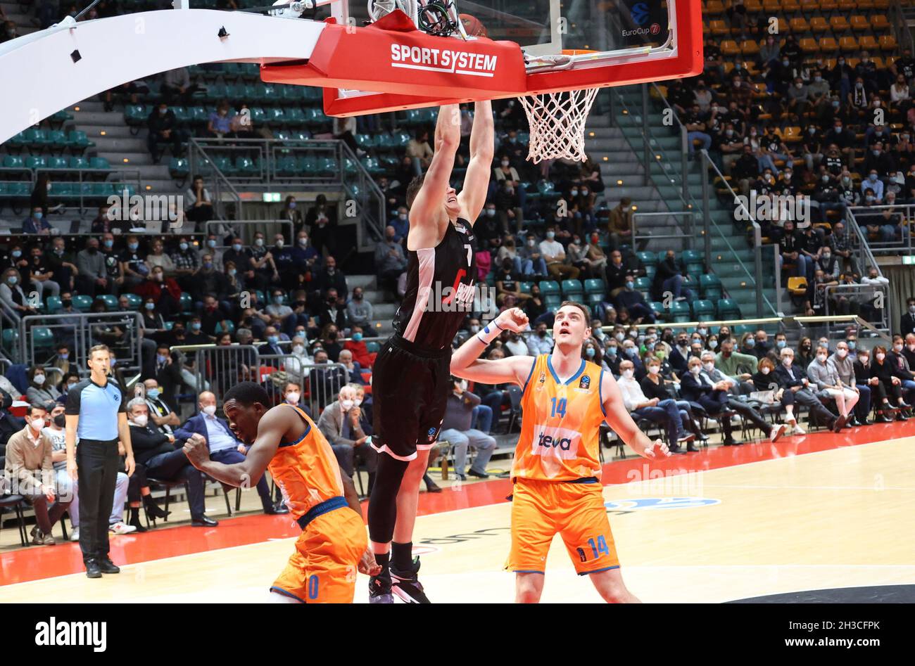 Bologne, Italie.27 octobre 2021.Amar Alibegovic (Segafredo Virtus Bologna) pendant le tournoi Eurocup match Segafredo Virtus Bologna vs.Ratiopharm Ulm au palais sportif de Paladozza - Bologne, 27 octobre 2021 crédit: Agence de photo indépendante/Alamy Live News Banque D'Images