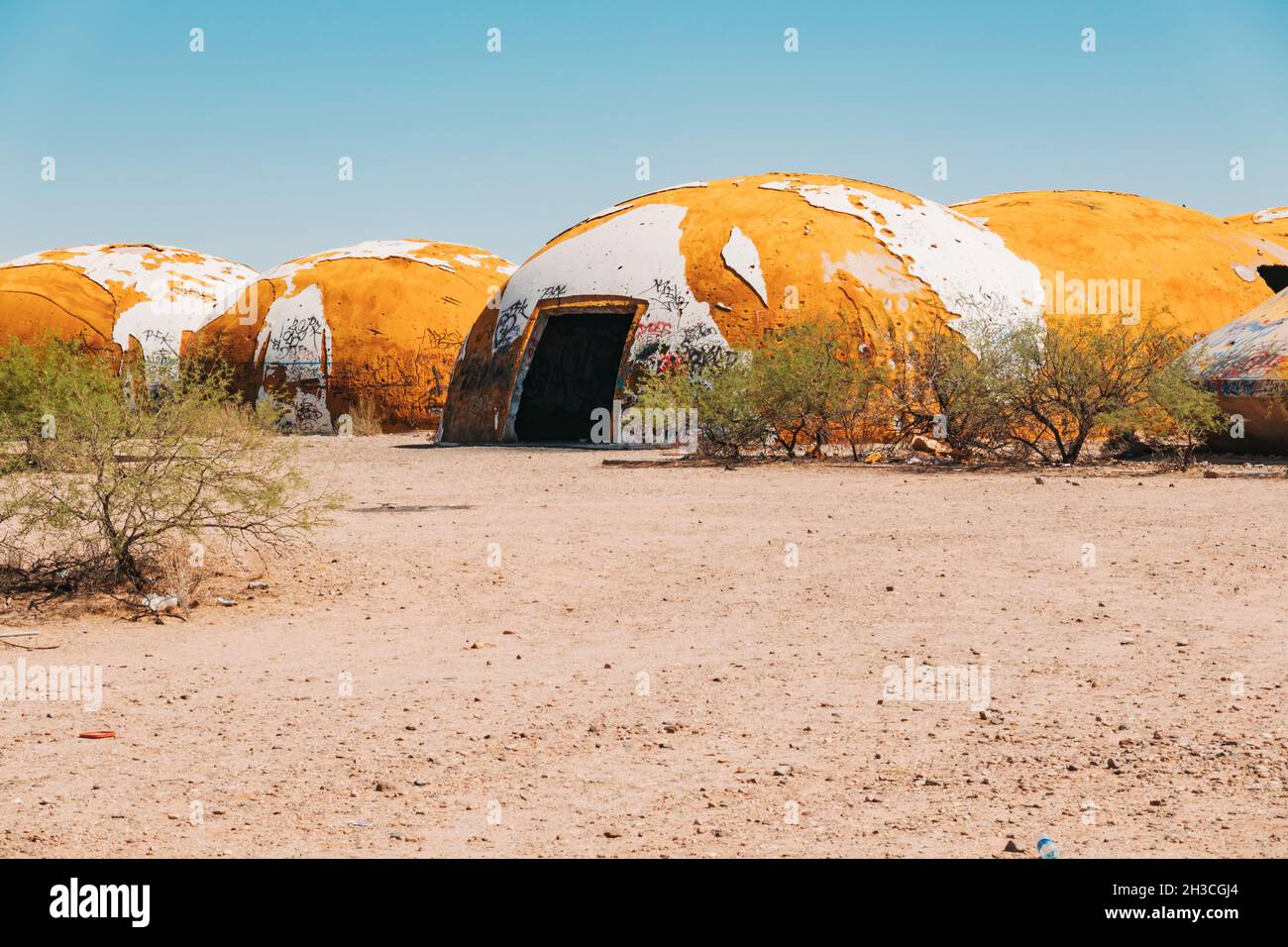 Le Domes à Casa Grande, Arizona.Construit en 1970s en tant qu'usine de fabrication d'ordinateurs, mais n'a jamais été achevé et est resté abandonné depuis Banque D'Images