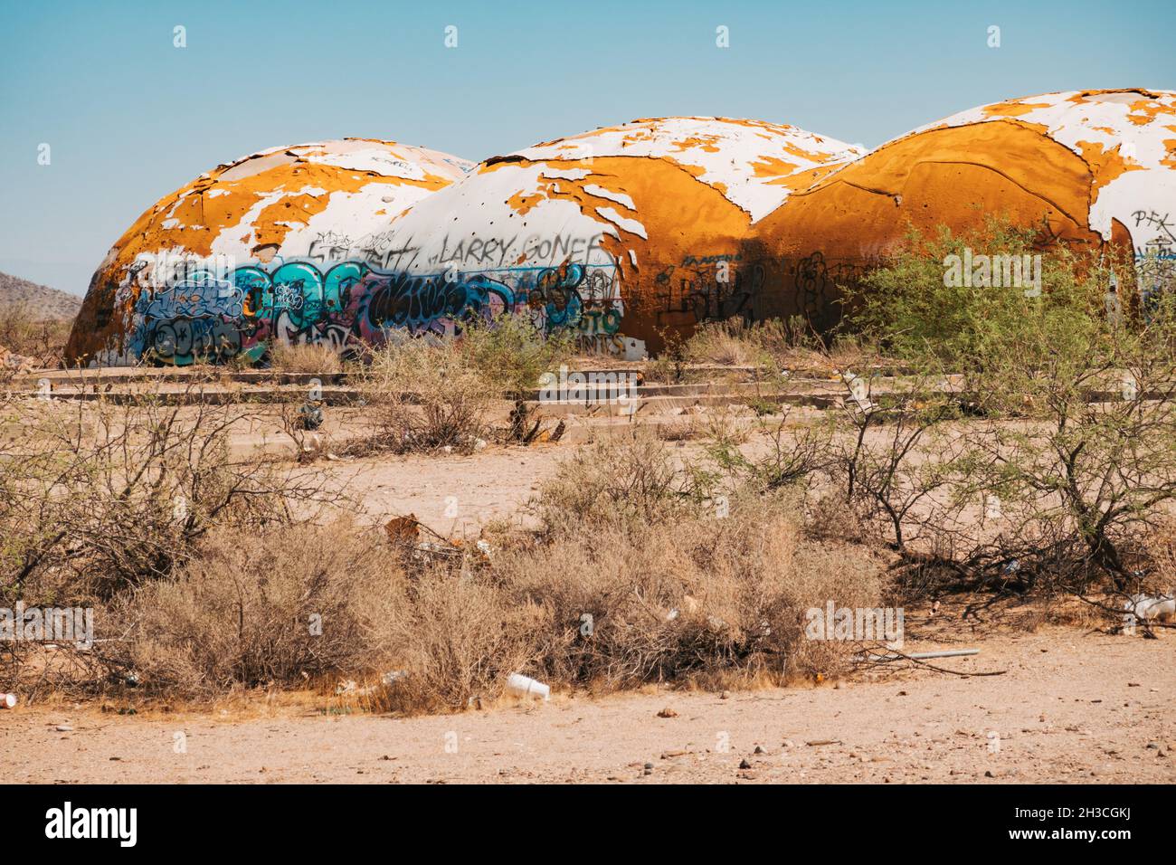 Le Domes à Casa Grande, Arizona.Construit en 1970s en tant qu'usine de fabrication d'ordinateurs, mais n'a jamais été achevé et est resté abandonné depuis Banque D'Images