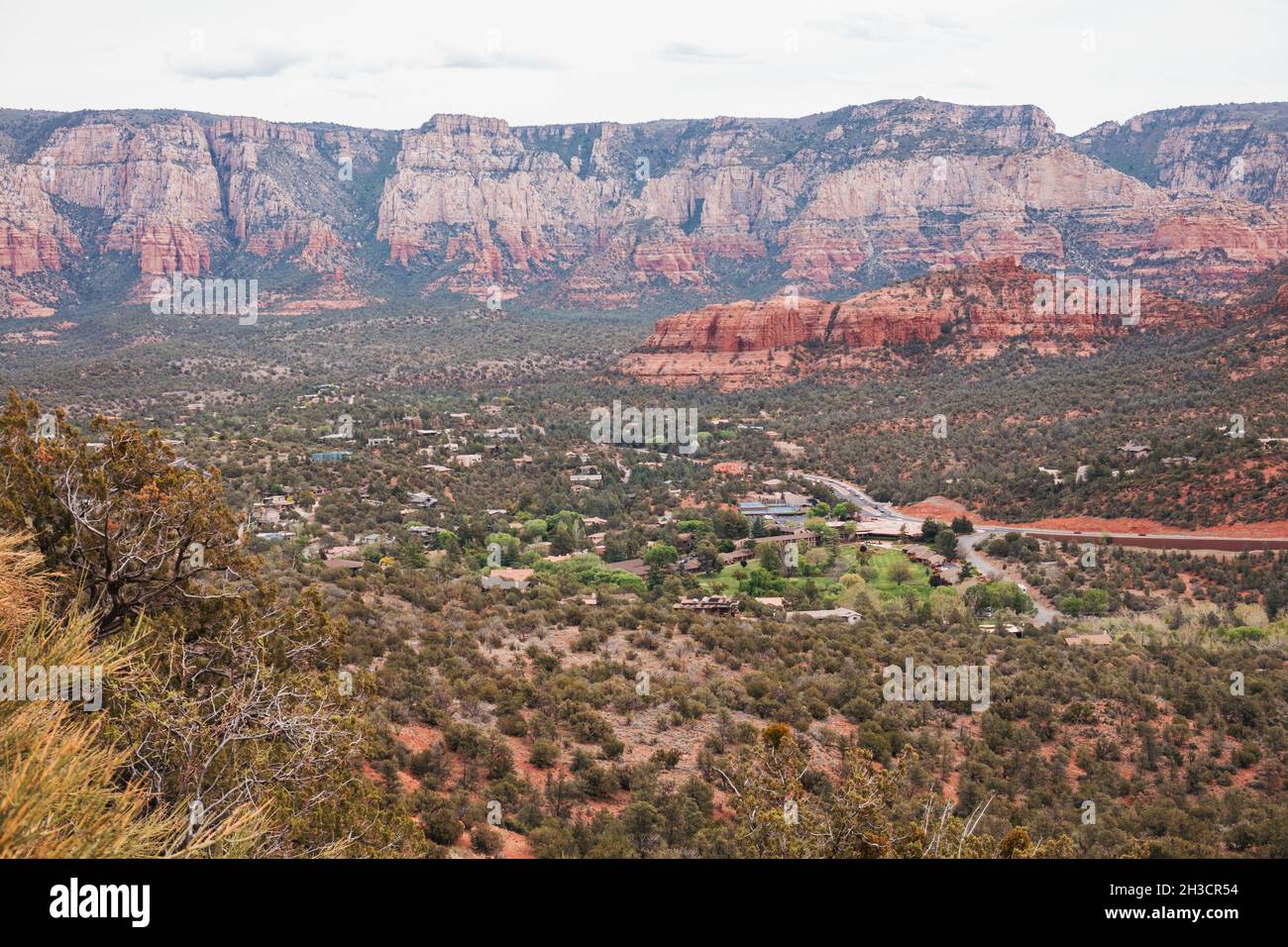 Vue sur les rochers rouges de Sedona, vue depuis le sentier de randonnée de l'Airport Loop Banque D'Images
