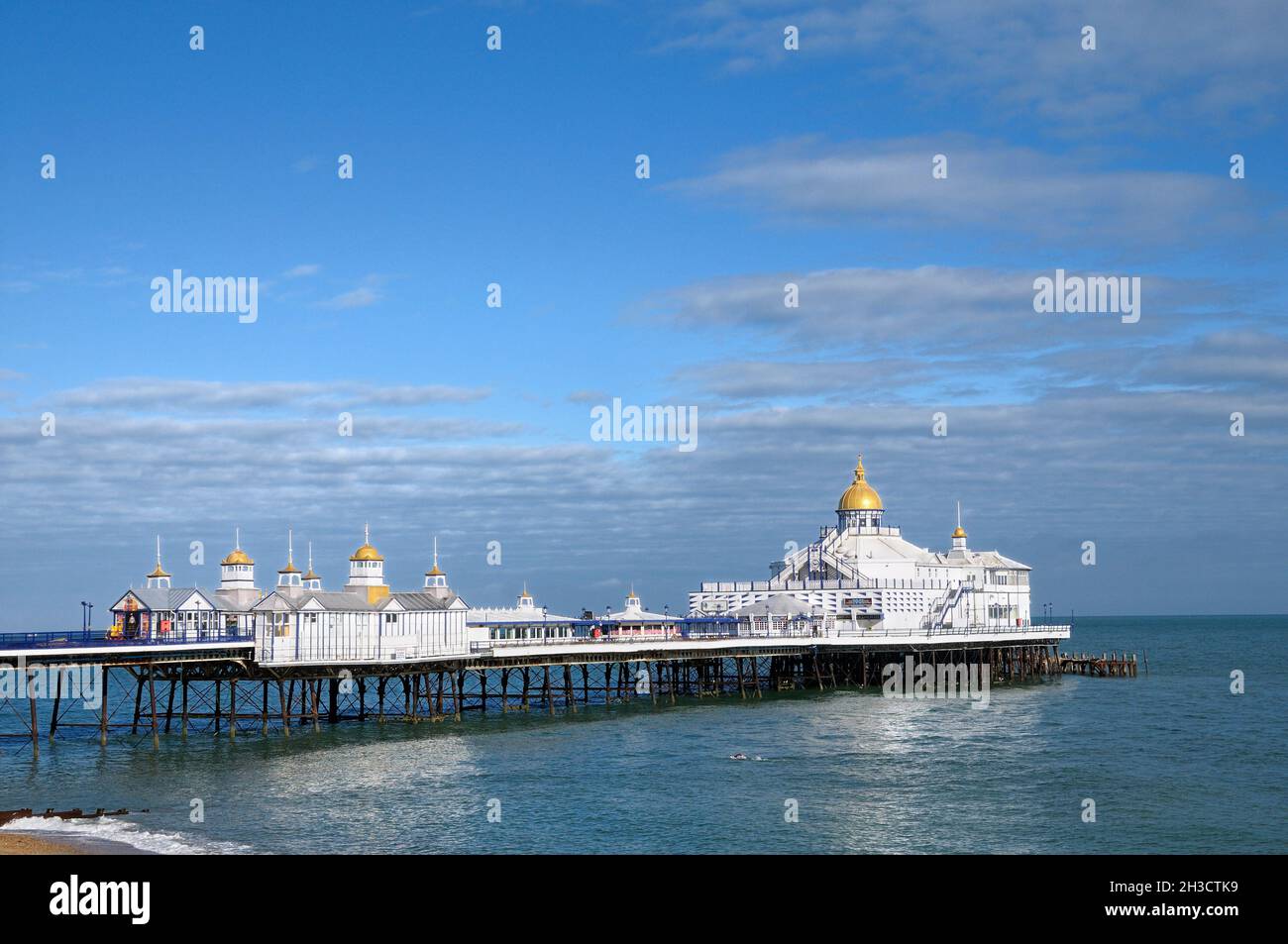 Eastbourne Pier dans East Sussex, côte sud de l'Angleterre, Royaume-Uni Banque D'Images